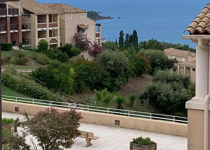 Cap Esterel 2 Pieces Climatise 4-5pers Piscines Parking Draps Wifi